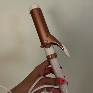 Conair curling iron - practically  new